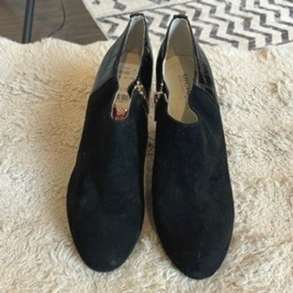 Michael Kors Black Suede Croc Embossed Leather Ankle Boots Pointed Toe Heel 8.5M
